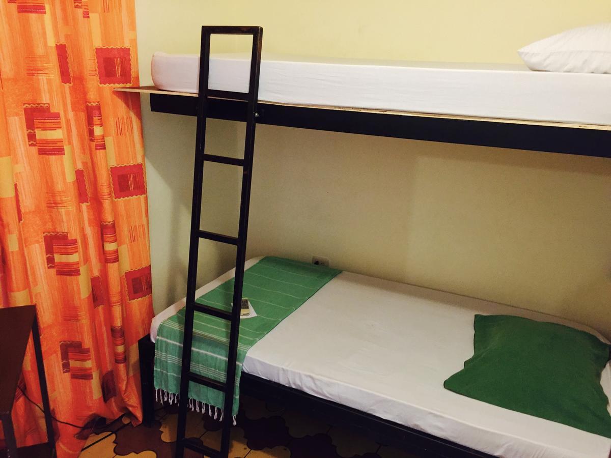 Hostel Dodero 利比里亚 外观 照片